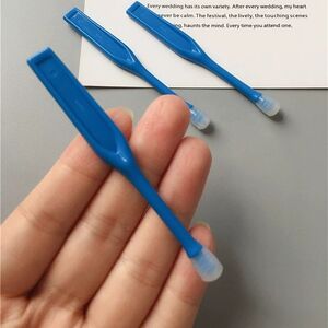 Stick-suction cup for working with contact lenses in individual packaging