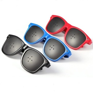 黑框多孔镜 Перфорационные очки-тренажёры с пятью отверстиями в линзе