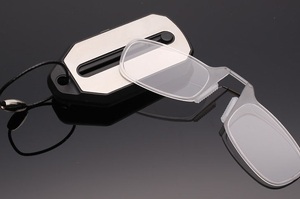 Portable folding pince-nez reading glasses in a keychain 001
