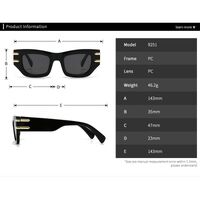 Пластиковые солнцезащитные очки в форме 