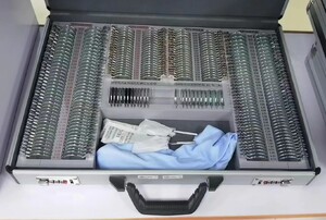 Меднабор из 232 пробных линз в металлических оправах в алюминиевом кейсе