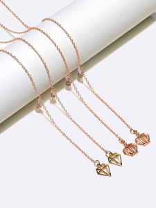 Набор из двух цепочек для очков с полыми формами бриллианта и коронами GM101