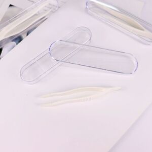 Пинцет пластиковый в индивидуальной упаковке в коробочке пенал Extra-large-tweezers-box, длина пинцета 11 см