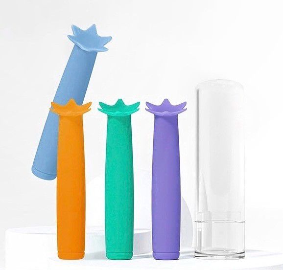 Silicone suction cup for removing contact lenses J0100