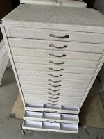 Офисный бокс для демонстрации образцов оправ и очков