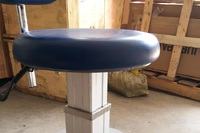 Хирургический табурет, стул-кресло операционный вращающийся на колесиках с подъемником для кабинета офтальмолога DTL16 с подлокотниками