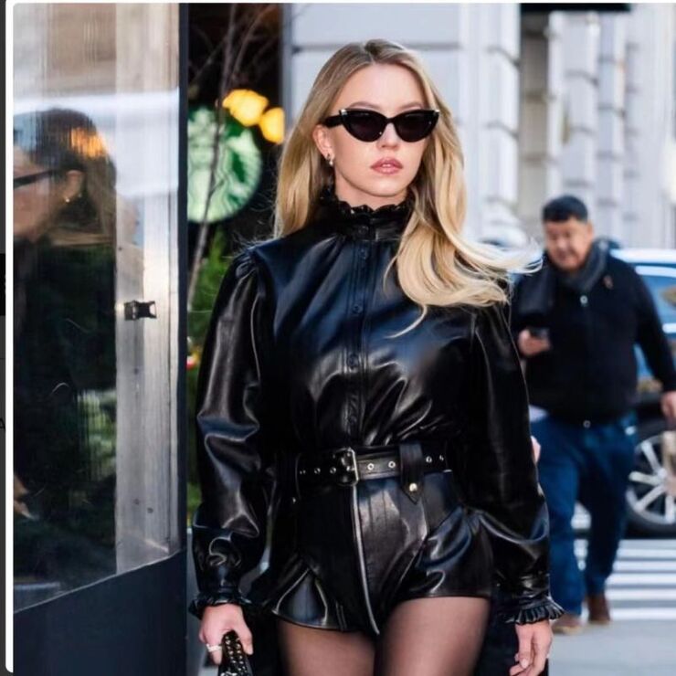 Пластиковые женские солнцезащитные очки в форме 