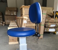 Хирургический табурет, стул-кресло операционный вращающийся на колесиках с подъемником для кабинета офтальмолога DTL16 с подлокотниками