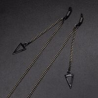 Black-colored metal non-slip chain, with pendant black triangle, for glasses and masks GL592