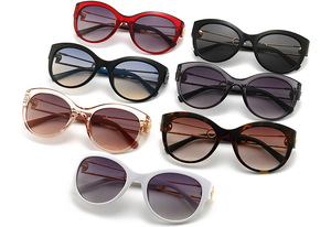 Sunglasses Elit new style, modern retro, horn-rimmed 4389