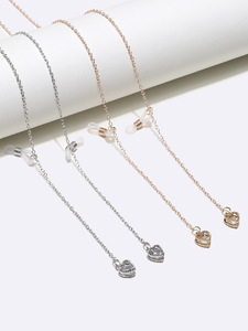 Set of two gold and silver glasses chain with hearts GM114