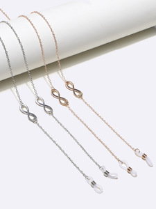 Set of two gold and silver glasses chain with number 8 GM115