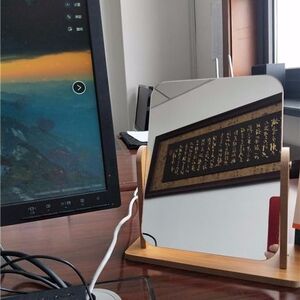 Зеркало настольное вращающееся большое для салона оптики с жёлтым оттенком