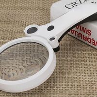 Лупа с универсальной подсветкой, увеличительное стекло с ручкой 600600CH-XX, диаметр 90 мм, увеличение: 2,5X, 4,5Х, 25X, 55X