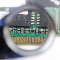 Лупа складная с универсальной подсветкой 9890-XX, размеры: ⌀25 мм. Увеличение: 40Х 