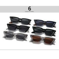 Пластиковые солнцезащитные очки в форме 