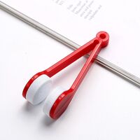 Portable microfiber glasses cleaning clip