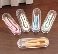 Пинцет силиконовый 5.2см в индивидуальной коробочке с палочкой 4,2см 带盒子的夹子