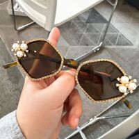 Солнцезащитные очки полигональные пластиковые из поликарбоната со стразами 